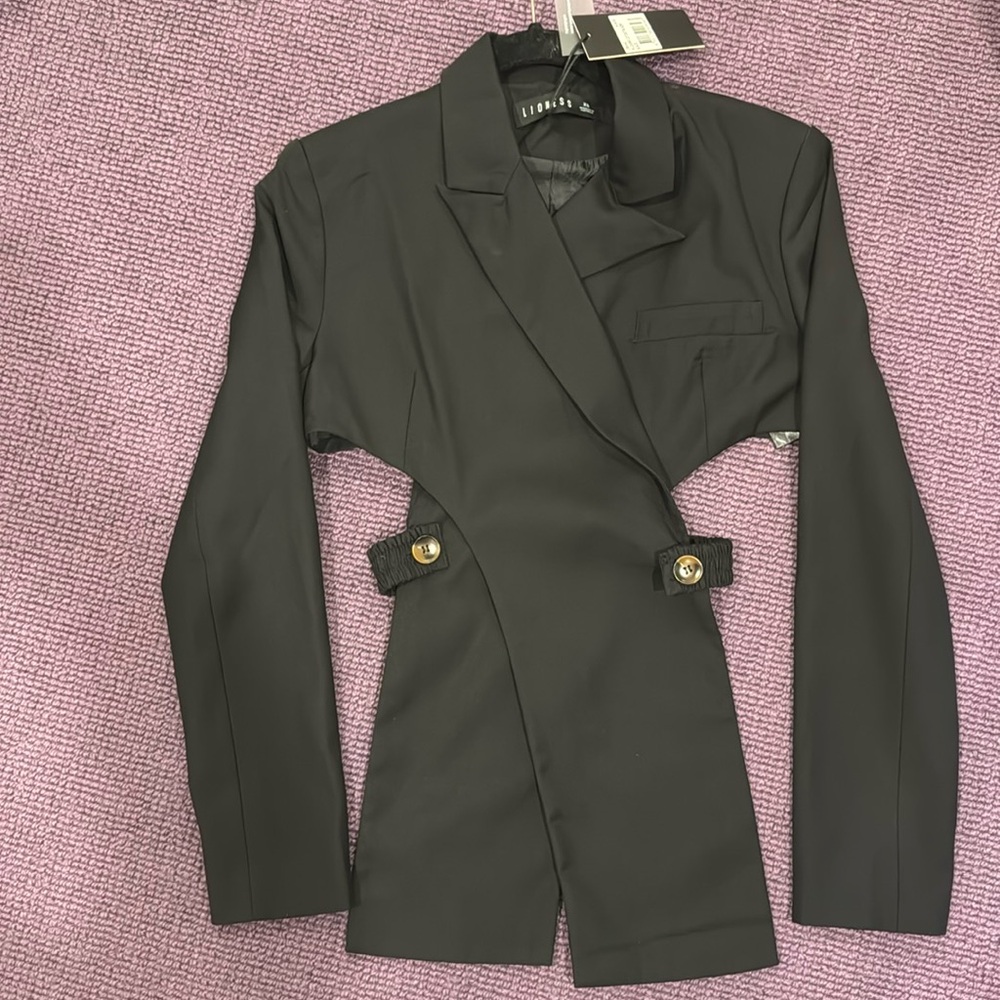 Lioness In Lourve cut out blazer